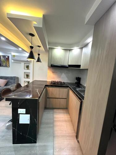 a kitchen with wooden cabinets and a black counter top at Apartamento nuevo en la ciudad de Neiva-Huila-OL in Neiva