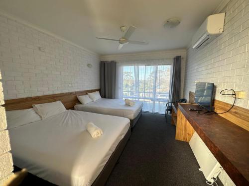 Postel nebo postele na pokoji v ubytování Merimbula Gardens Motel
