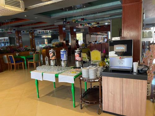 a restaurant with a table with plates on it at Lacul Racilor in Olimp