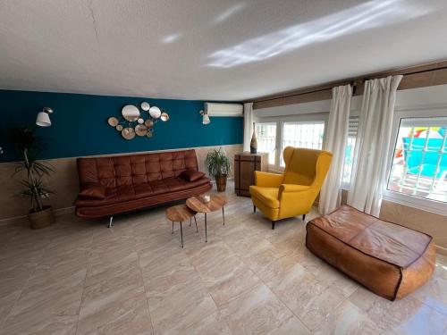 Fisquito - Málaga beach - rustic wine cellar