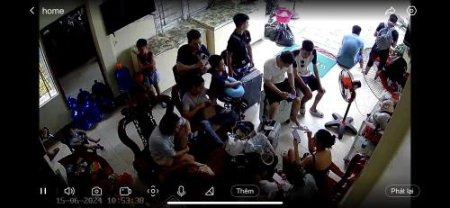 a group of people standing around in a room at Nhà Nghỉ Biển Xanh in Dao Co To