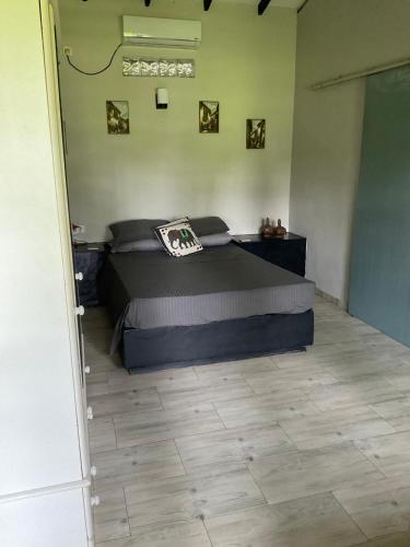 a bedroom with a bed in a room at Premelthi Homestay bed and breakfast Mount Lavinia in Watumulla