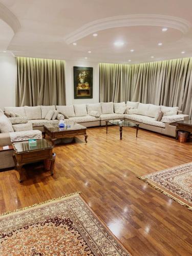 شقة راقية للإيجار الترا سوبر لوكس في مدينة نصر بالقرب من سيتي ستارز و15 دقيقة من مطار القاهرة الدولي - للعائلات فقط