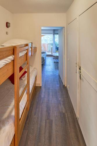 a room with two bunk beds and a hallway at Évasion aux Cystes - Piscine & terrasse in Sanary-sur-Mer