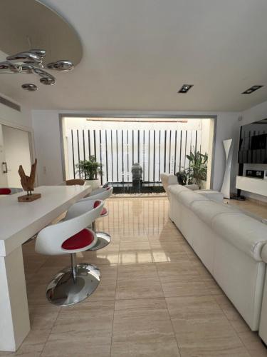 a lobby with a row of chairs and a large window at Casa de diseño en el Delta del Ebro in Amposta