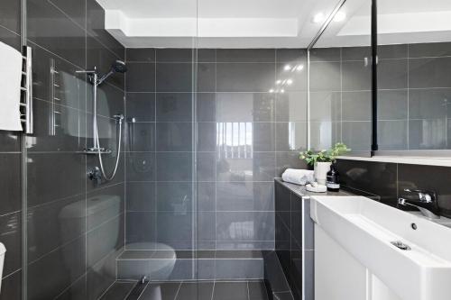 Et badeværelse på The Manly beach pad