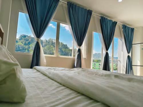 Katil atau katil-katil dalam bilik di Central House Phuket
