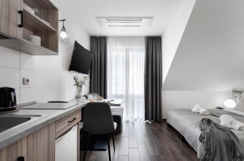 a kitchen and a bedroom with a bed and a desk at Rosa Park in Rowy