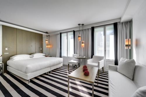 a bedroom with a bed and a couch and a table at Le A in Paris