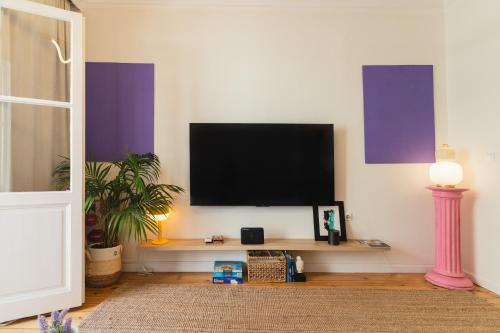 Artistic Apartment In The Center Of Town