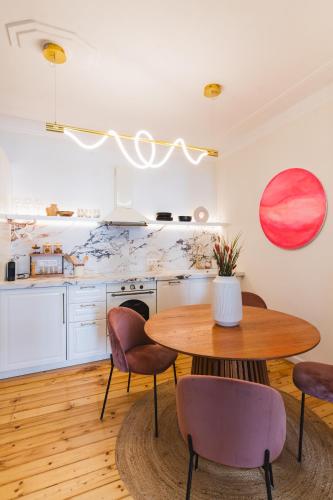 Artistic Apartment In The Center Of Town