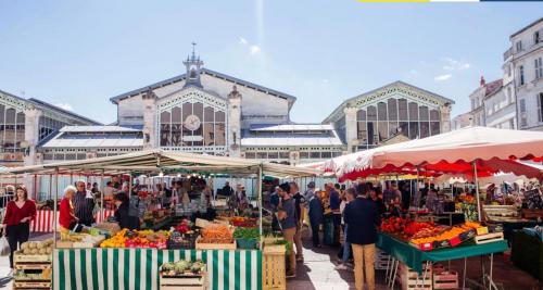 Επισκέπτες που μένουν στο Les Apparts de Charly Duplex cosy au marché hyper centre La Rochelle tout à pied