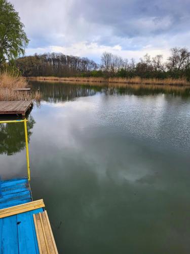 Výhled na řeku, která protéká v blízkosti apartmánu
