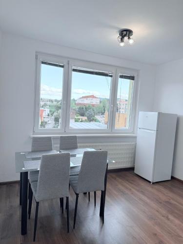 Η κουζίνα ή μικρή κουζίνα στο Pohodlný apartmán Prievidza