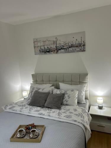 Aura Apartmentにあるベッド