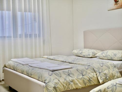 a bedroom with a bed and a window at ShkodraStay in Shkodër
