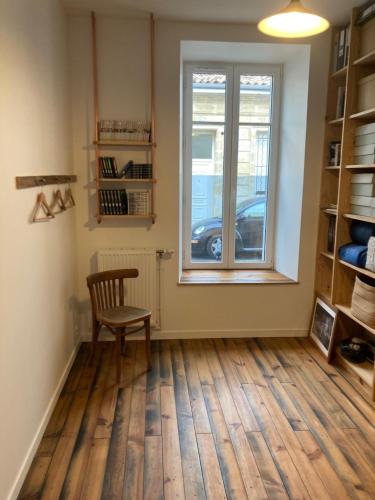 Chambre dans un appartement avec jardin