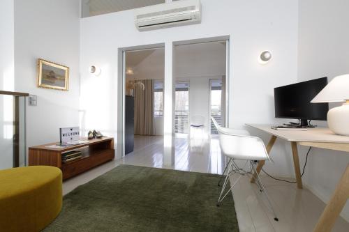 Μια τηλεόραση ή/και κέντρο ψυχαγωγίας στο Beachfront Family Hideaway