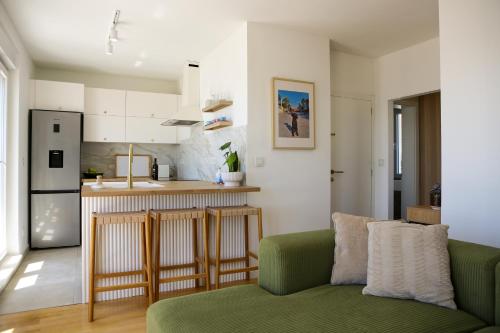 Kiki's Sea View Open Apartment with Terrace and Jacuzzi