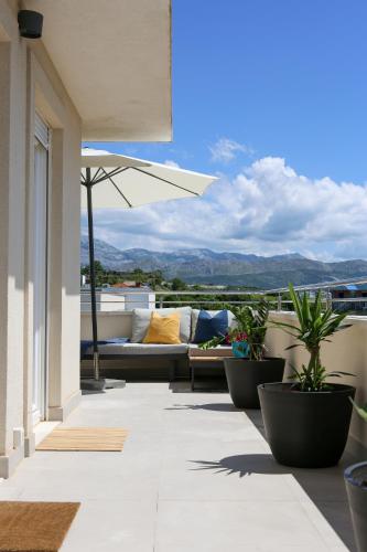 Kiki's Sea View Open Apartment with Terrace and Jacuzzi