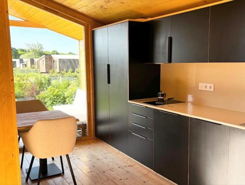 Kuchyň nebo kuchyňský kout v ubytování 301-Tiny Hideaway