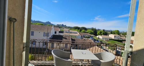 Balkoni atau teres di Le Castelet des Alpilles