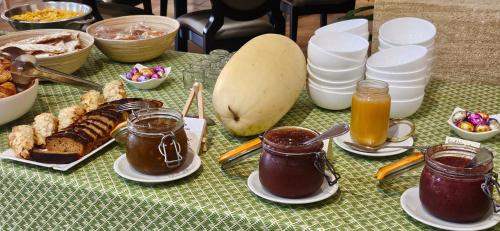 Makanan di atau berdekatan hotel