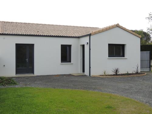 Photo de la galerie de l'établissement maison à 15 minutes de la mer, à Saint-Urbain