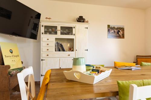 a living room with a table and a cabinet at Bioagriturismo Terra d'Angeli in Bagno Roselle