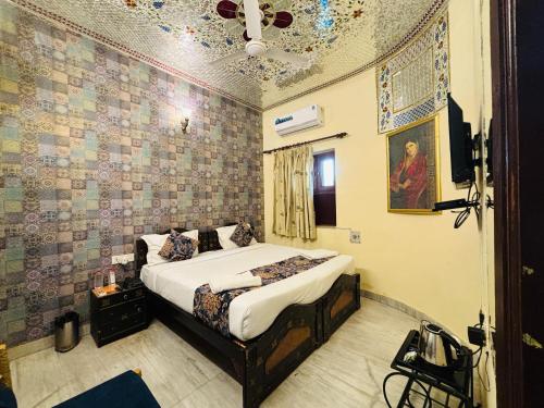 Un ou plusieurs lits dans un hébergement de l'établissement Hotel Radoli House - A Heritage Hotel