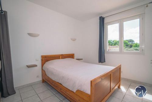 Katil atau katil-katil dalam bilik di Quiet house with pool, ideal for families