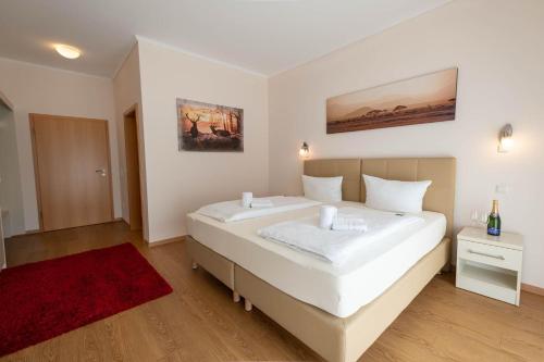 Giường trong phòng chung tại Kraichgauhotel