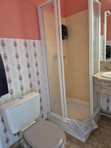 Koupelna v ubytování Auberge BÏN VENDÜD CHÂ NOUS