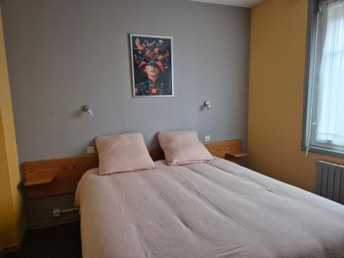 Ένα ή περισσότερα κρεβάτια σε δωμάτιο στο Auberge BÏN VENDÜD CHÂ NOUS