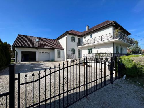 White House Zalakaros