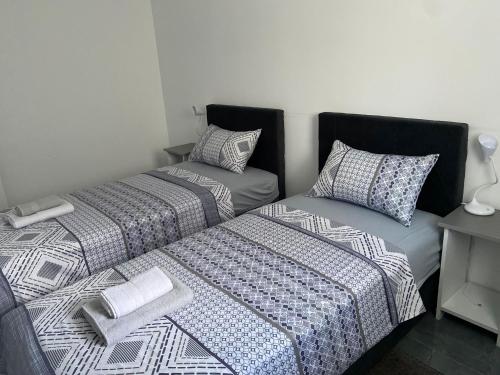 two beds sitting next to each other in a room at Prenoćište SILVER LUX Srebrno Jezero 10 in Veliko Gradište