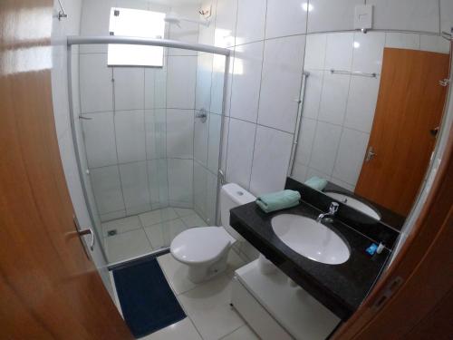 Bilik mandi di TH 3102 - Flat de 2 quartos com varanda