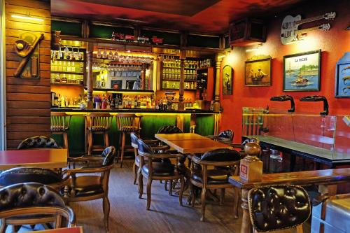 Ο χώρος του lounge ή του μπαρ στο Upper House