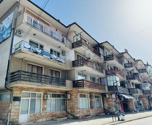 Το κτήριο όπου στεγάζεται  το διαμέρισμα