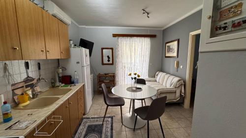 Το Φιλόξενο Σπιτάκι! - The Friendly Nest !