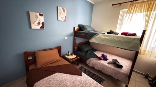 a bedroom with two bunk beds and a couch at Το Φιλόξενο Σπιτάκι! - The Friendly Nest ! in Paralion astros