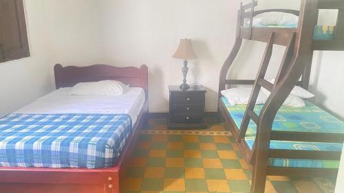 Un ou plusieurs lits dans un hébergement de l'établissement Sandalio Hostal Cali