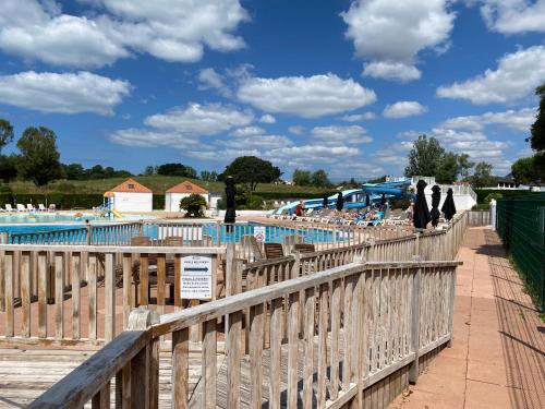 a wooden fence next to a swimming pool at Vue lac à 5 minutes de la mer in Talmont