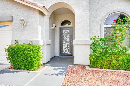 Gallery image of Private Pool and Grill at Beautiful Surprise Home in Surprise