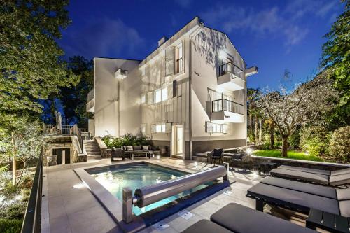 Villa Forest Whisper near the sea