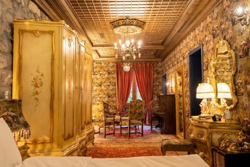 Ruang duduk di Castle Boutique Hotel