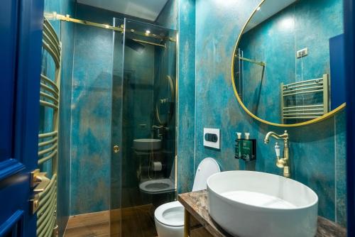 Bilik mandi di Castle Boutique Hotel