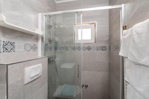 Bilik mandi di Apartments Orange Tree