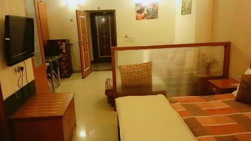 TV/trung tâm giải trí tại Shri Radharani Homestay