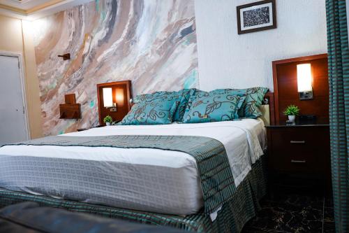 Postel nebo postele na pokoji v ubytování EKA ELITE HOTEL